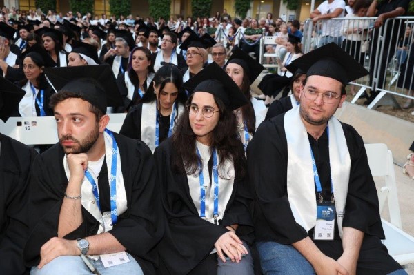 15 מתוך 393